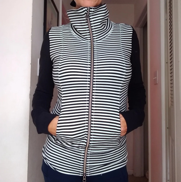 Lululemon women's striped everyday yoga zip up jacket EUC 4 - Picture 4 of 5